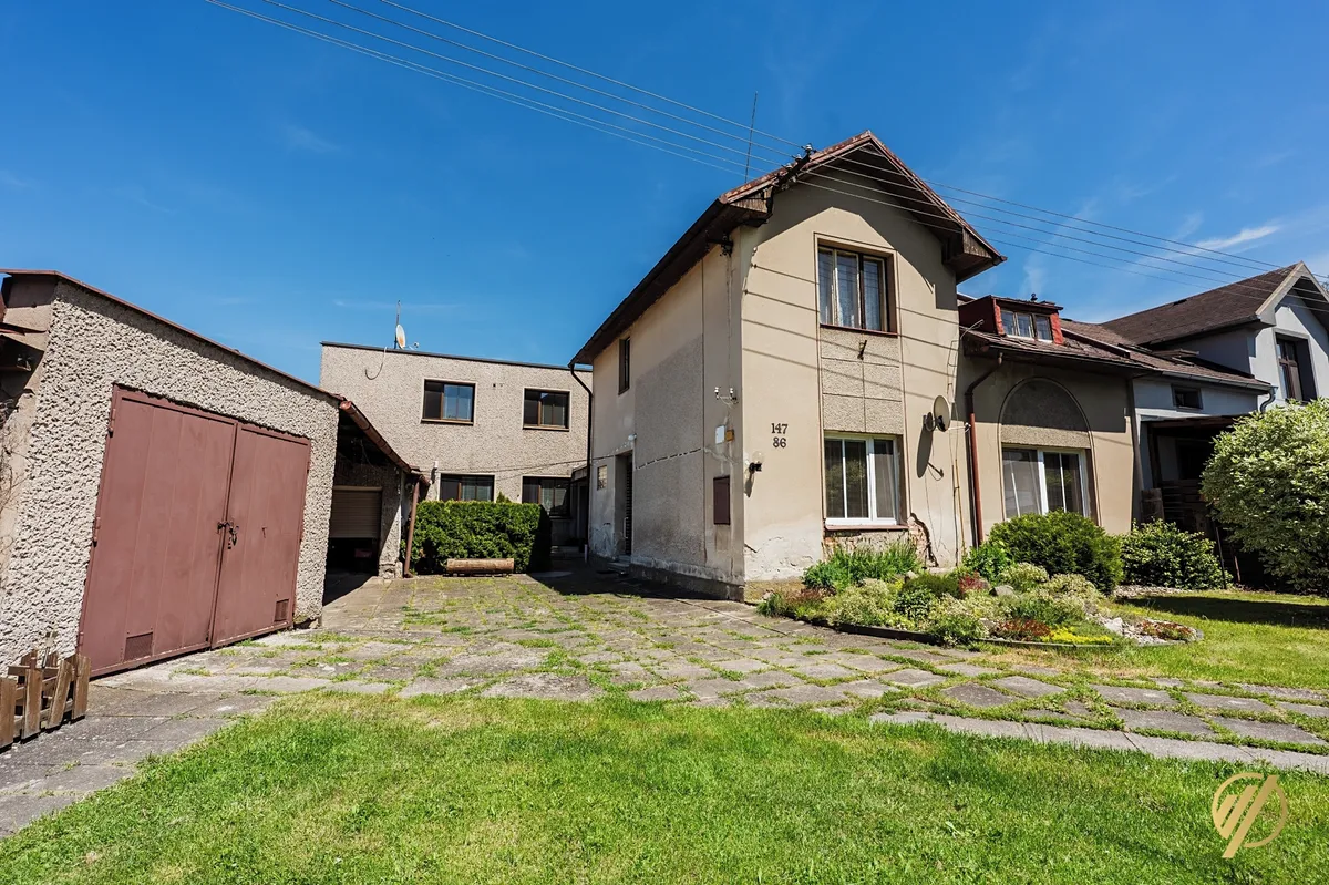 Prodej rodinného domu 275 m², pozemek 1300 m²